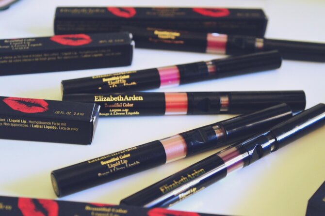 Beautiful Color Liquid Lip Lacquers from Elizabeth Arden {REVIEW}